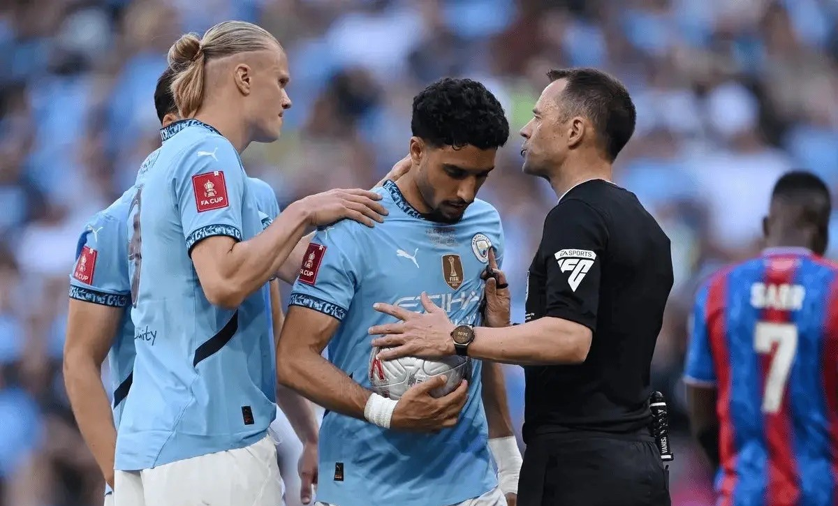 爱游戏入口-赛地聚焦:荷甲冲刺阶段热度飙升;底特律活塞再遭质疑;更衣室稳定;轮换策略成焦点(俄克拉荷马雷霆vs底特律活塞)